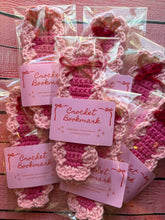 Load image into Gallery viewer, Crochet Scallop Bookmark
