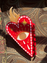 Load image into Gallery viewer, Heart Eye Claw Clip
